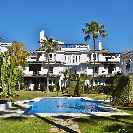 Y Casas Serinamar Marbella Hotel